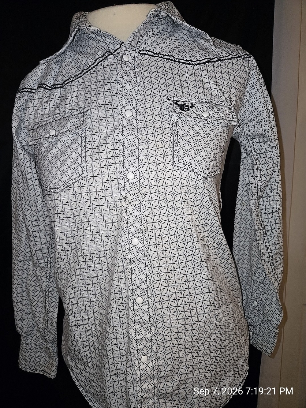 Men's Long Sleeve Button-Up Shirt in White with Geometric Print - Picture 3 of 7